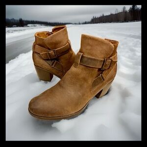 BOC Born Concept woman’s Shea heeled ankle boots brown leather side zips Sz 11 M